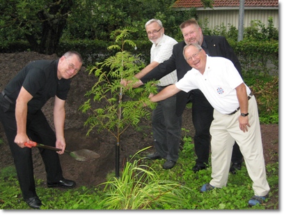 LC_Parainen-Pargas_trdplantering_aug._2011_400